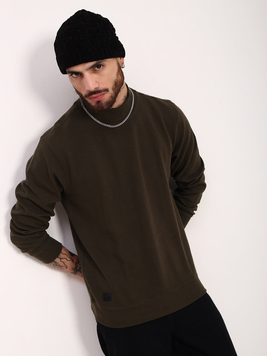 Men Olive Round Neck Long Sleeves Pullover Cozy Minimal Style